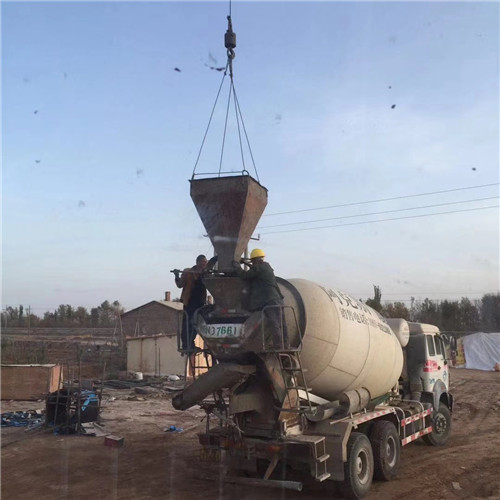 共和县“精准瞄准”—— 吊车的 “定位导航” 技术